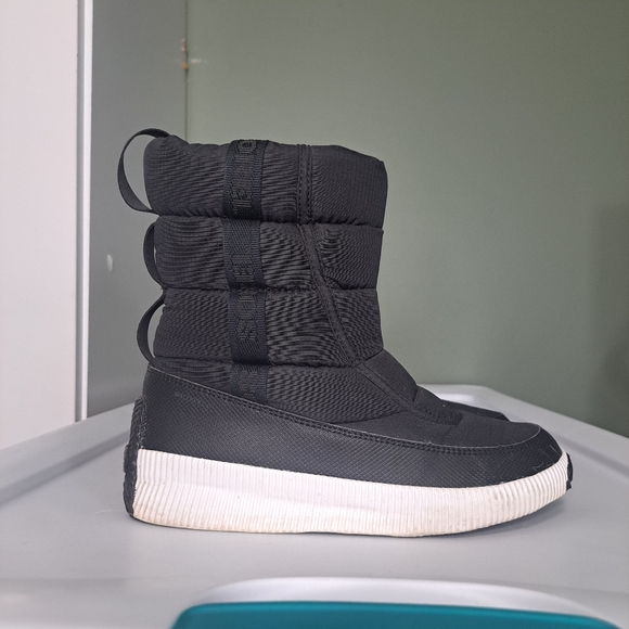 Sorel Out And About Puffy Mid Boot Black 8 - Picture 2 of 7